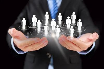 地產(chǎn)行業(yè)裁員潮來襲，企業(yè)管理面臨嚴(yán)峻挑戰(zhàn)